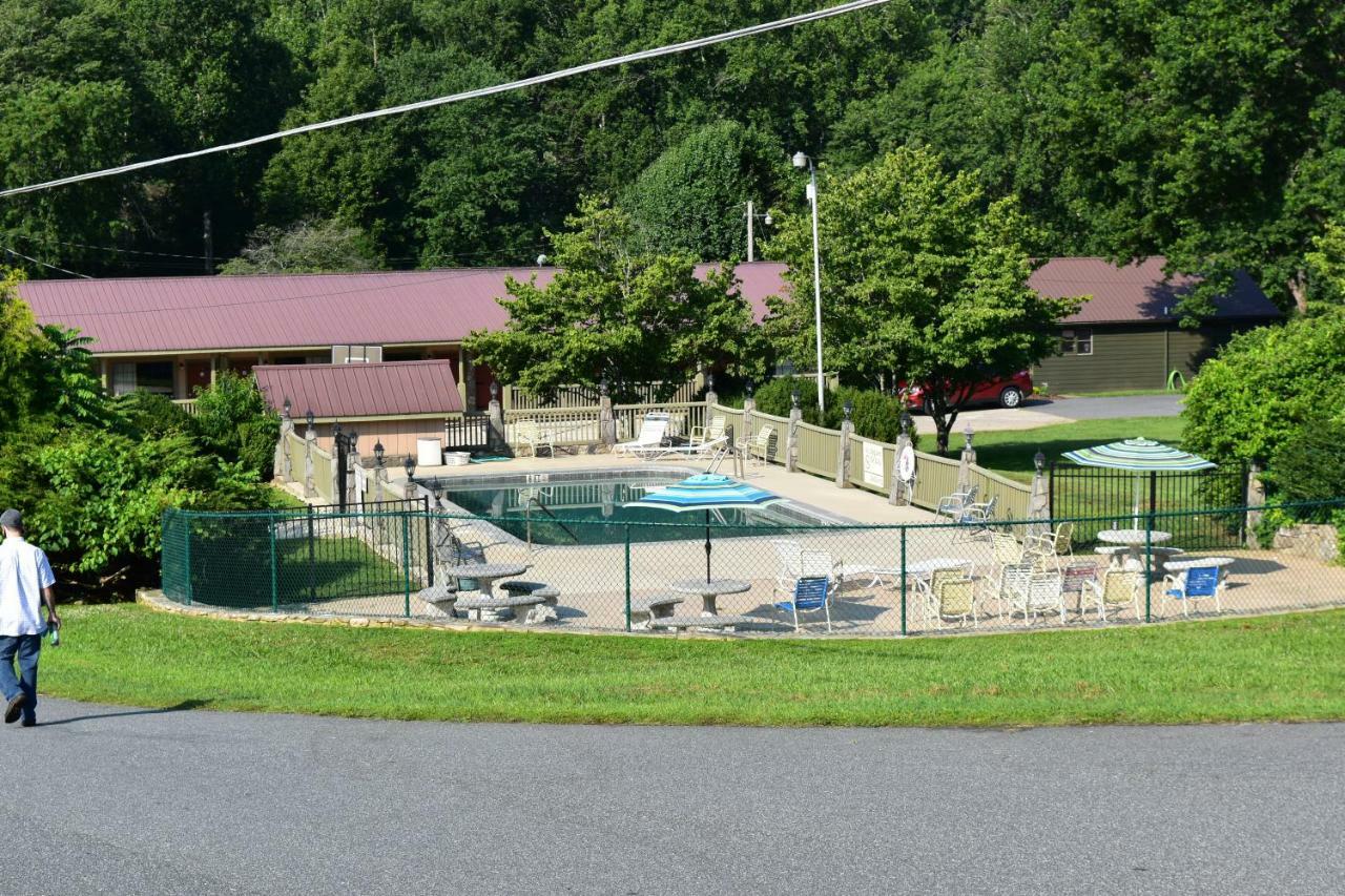 Pioneer Motel And Cabins Cherokee Exterior photo